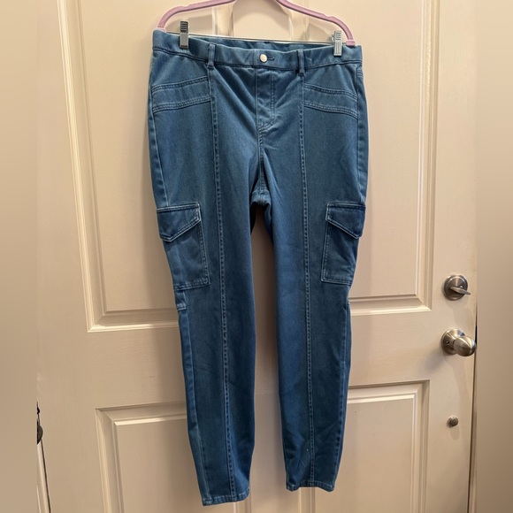 Clearance - Women's Cargo Jeans - Picture 1 of 9